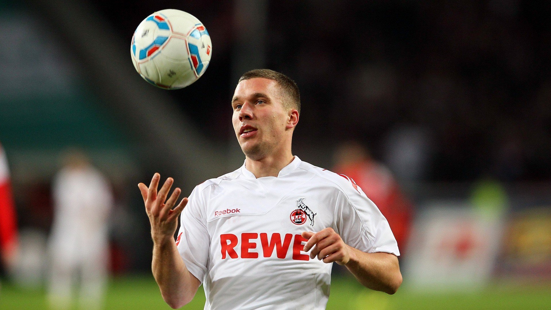 苏炳添为城市马拉松赛鸣枪并致辞，苏炳添跑步比赛